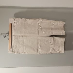 Cream Capris Cargo Pants by Laura Scott